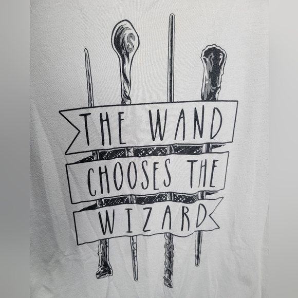 Harry Potter size small The Wand Chooses The Wizard t-shirt in great condition - Picture 2 of 4